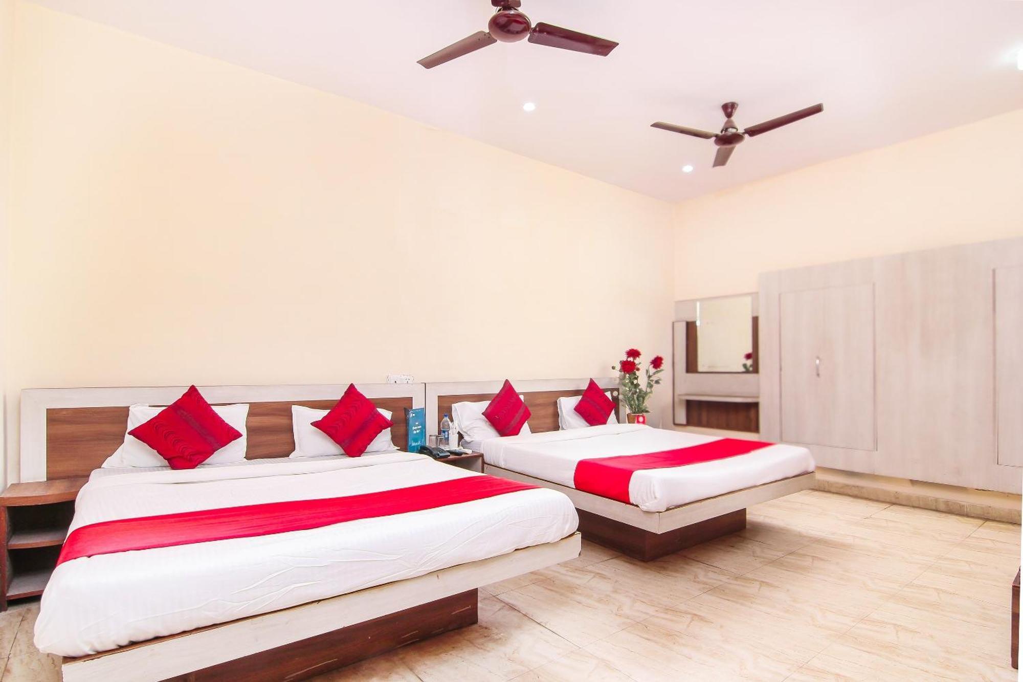 Lukergunj Holidays Prayagraj Exterior foto